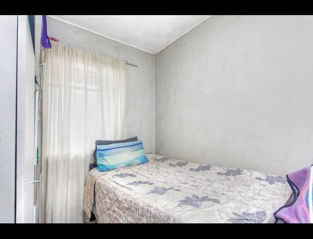 2 BEDROOM APARTMENT FOR SALE IN SOUTH HILLS